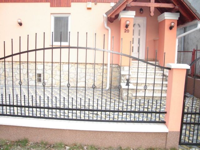 Kerítés, kapu
