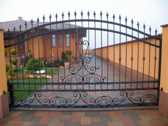 Kerítés, kapu