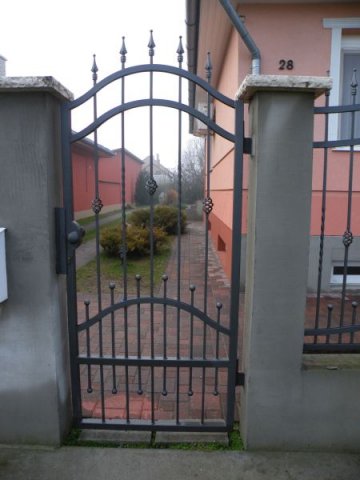 Kerítés, kapu