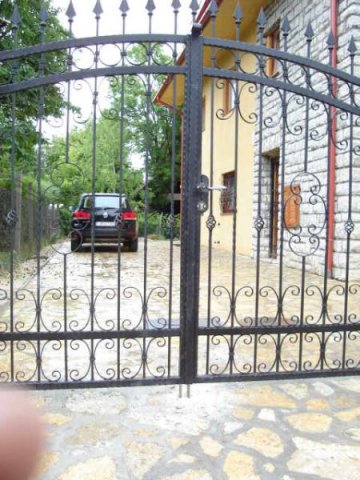 Kerítés, kapu