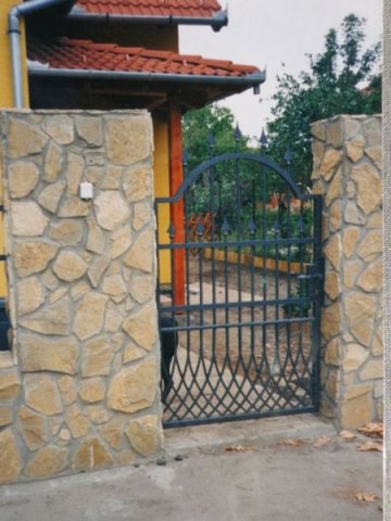Kerítés, kapu